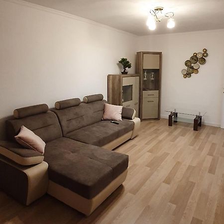 Rebecca Sweet Apartment Орадя Экстерьер фото